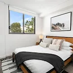 Glad3 Gladesville Getaway Bright & Contemporary