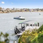 Glad3 Gladesville Getaway Bright & Contemporary